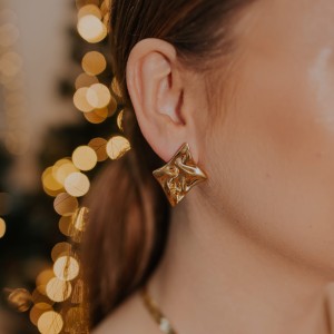 Asymetryczne kolczyki pozłacane
