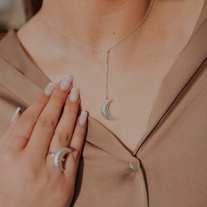 Naszyjnik srebrny księżyc